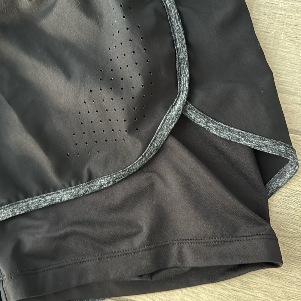 Oysho Workout Shorts View 4
